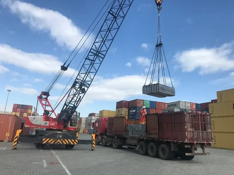 Container loading — تحميل حاويات حواجز الطرق